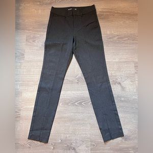 OLD NAVY HIGH RISE PIXIE FULL LENGTH SPLIT HEM NEVER WORN SIZE 2